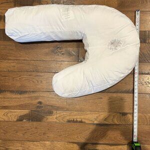 Body pillow (brand new)